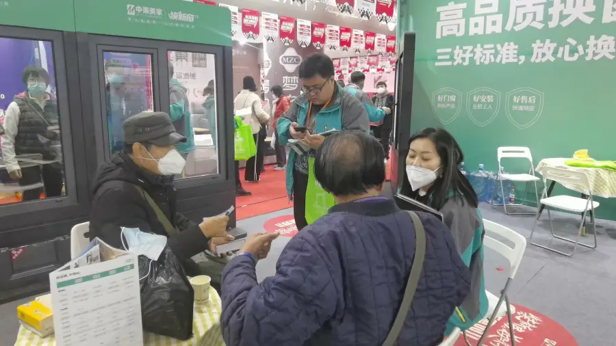 中渠美家展厅客户咨询场景